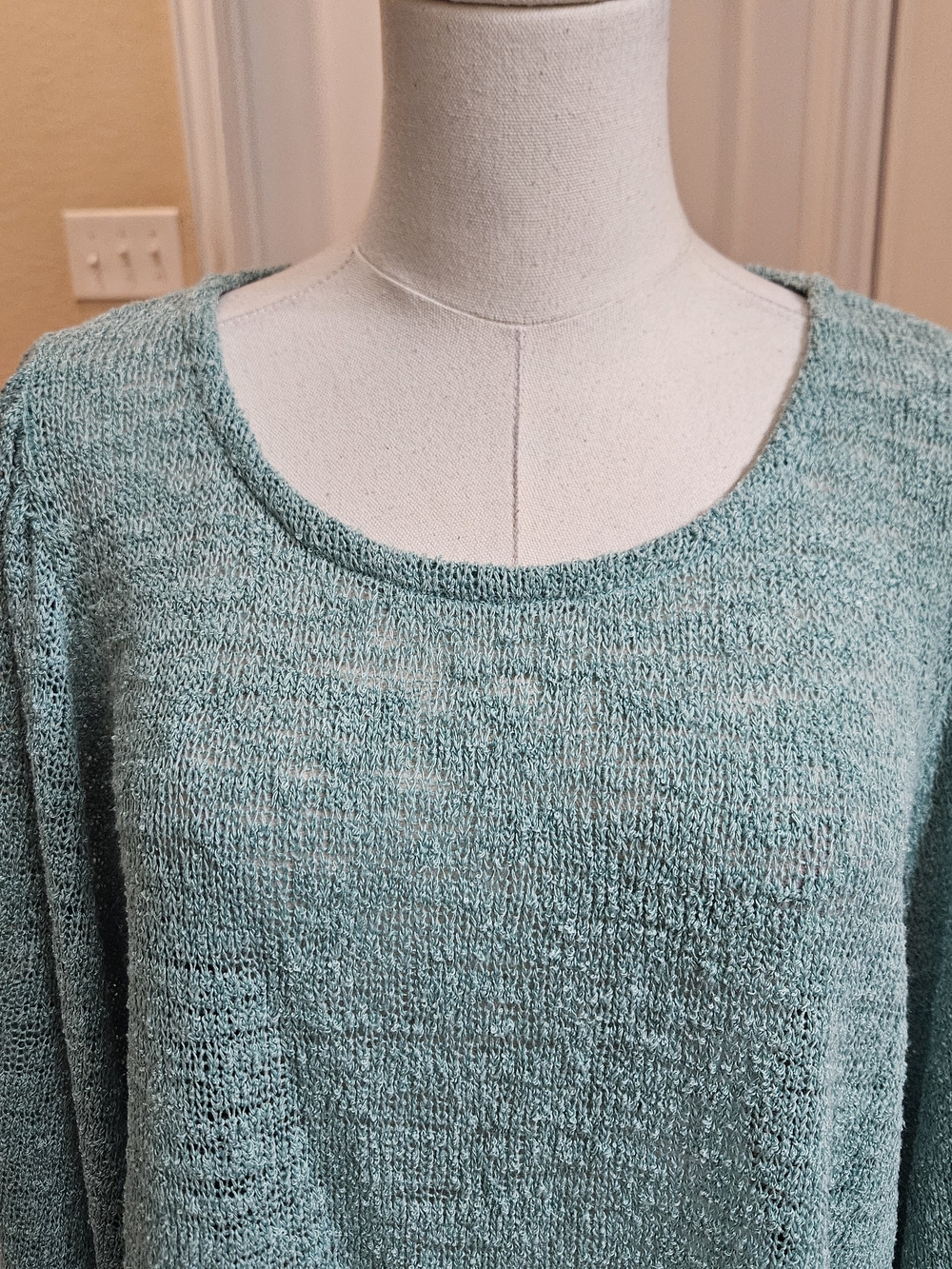 Nally & Millie Lightweight Knit Ruffle Sleeve Top – Size Small NWT - Picture 4 of 13
